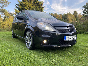 Opel Zafira OPC (4 foto / 8)