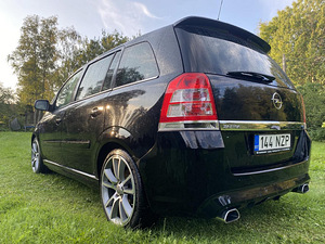 Opel Zafira OPC (2 foto / 10)