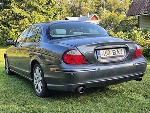 Jaguar S-Type (4 фото из 13)
