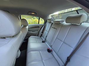 Jaguar S-Type (9 фото из 13)