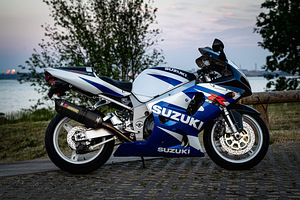 Suzuki GSX-R 750 (3 foto / 3)