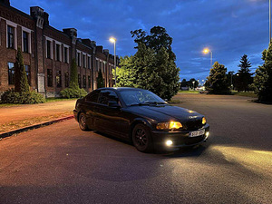 BMW 323CI (2 фото из 3)