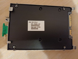 HP ZBook 17 G2 (16GB RAM 256 SSD 1TB HDD DVD/RW) varuosadeks (4 foto / 9)