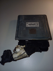 2011 AUDI Q7 ECM PCM ECU 4L0910551A (Bensiin/Gas) kompuuter (8 foto / 8)