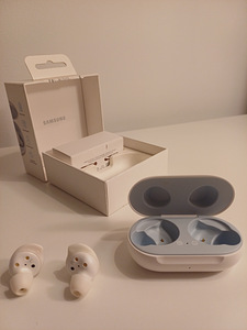 SAMSUNG Galaxy Buds : White (SM-R170NZWAROM) (3 foto / 10)