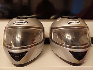 Kiiver TORNADO Helmets 2tk komplekt : suurus L (57-58) (1 foto / 10)