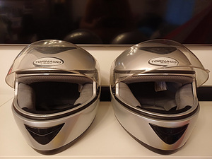 Kiiver TORNADO Helmets 2tk komplekt : suurus L (57-58) (2 foto / 10)