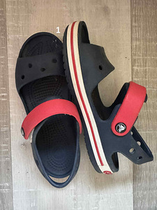 Сандалии Crocs (2 фото из 4)