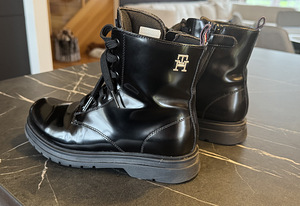Tommy Hilfiger saapad (3 foto / 3)