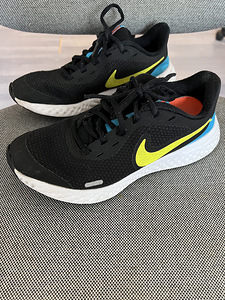 Nike tossud s35.5 (1 foto / 3)