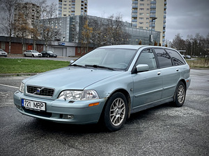 Volvo V40 рестайлинг (1 фото из 14)