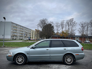 Volvo V40 рестайлинг (2 фото из 14)