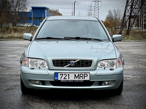 Volvo V40 рестайлинг (8 фото из 14)