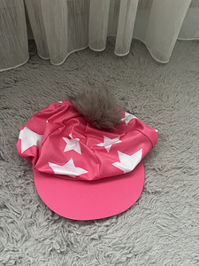 Roosa kaska müts
