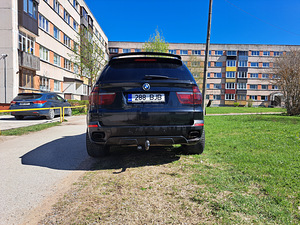 BMW X5 E70 (5 foto / 10)
