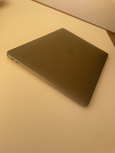 MacBook Air Retina (2019) (2 foto / 3)