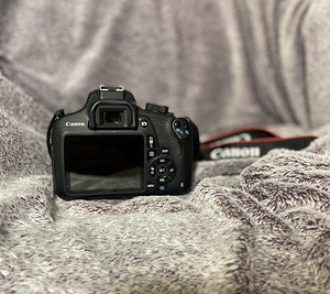 Canon EOS 1200D + 18-55mm (3 foto / 4)