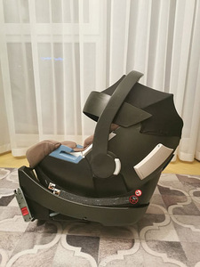 Cybex Aton turvahäll+isofix (2 foto / 4)