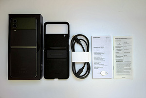 Продается SAMSUNG Galaxy Z Flip4 (7 фото из 7)