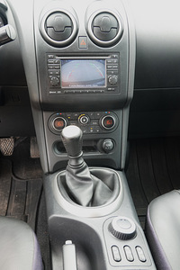 Nissan Qashqai Acenta 4x4 dCi 1.6 R4 96kW (10 foto / 15)