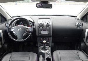 Nissan Qashqai Acenta 4x4 dCi 1.6 R4 96kW (11 foto / 15)