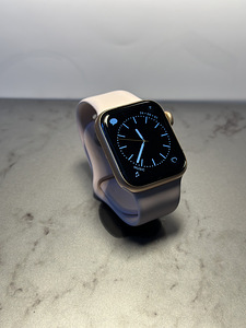 Apple Watch Series 6 GPS + Cellular 40mm (1 foto / 4)