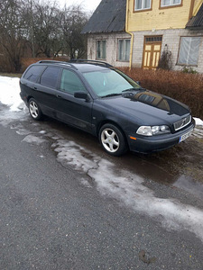 Volvo v40 (3 фото из 4)