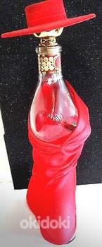 Эффектный декор- коньячная бутылка Леди в красном (фото #5)