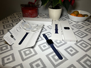 Apple Watch 6 44mm Cellular + GPS + LTE (1 foto / 3)