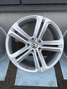 21-дюймовые диски Mallory для Volkswagen Touareg (3 фото из 8)