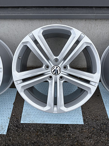 21-дюймовые диски Mallory для Volkswagen Touareg (4 фото из 8)