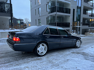Мерседес-Бенц S300 (2 фото из 10)