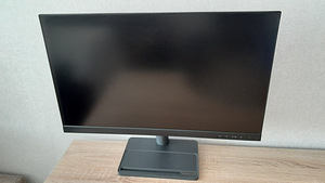 Lenovo 24" monitor (1 foto / 2)