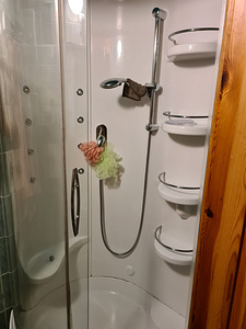 Kvaliteetne Balteco Giro massaažifunktsiooniga dushinurk (1 foto / 2)