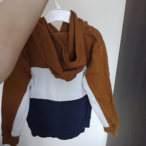Кофта с капюшоном для мальчиков H&M размер 110/116 (5 фото из 6)