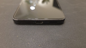 Samsung Galaxy S23, must (5 foto / 8)