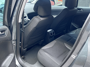 Peugeot 308 (8 foto / 8)