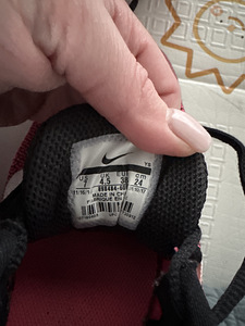Naiste Nike tossud (4 foto / 4)