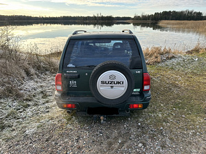 Suzuki Grand Vitara XL-7 2.7 varuosadeks (2 foto / 4)