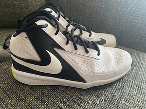 Кроссовки Nike (3 фото из 6)