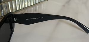 Stiilsed Prada päikeseprillid (3 foto / 3)