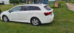Toyota Avensis (7 foto / 11)