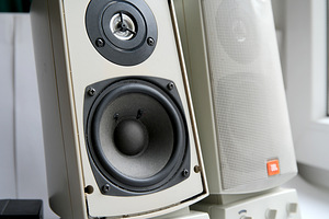 JBL Media 200 (4 фото из 5)