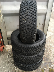 Goodyear Ultra Grip Ice (1 foto / 3)