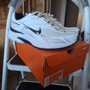Кроссовки Nike