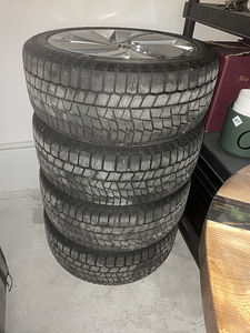 VW Golf 17” + Maxxis Arctictrekker-Z 225/45 R17 (4 foto / 4)
