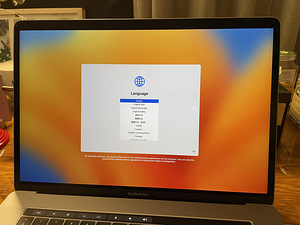Macbook Pro 2019 15" Intel i9 4GB Radeon Pro 560X 16GB RAM (2 foto / 7)