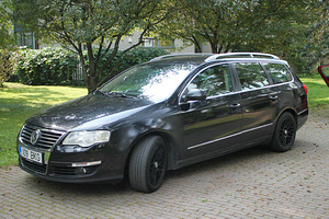 Volkswagen Passat B6 2.0TDI DSG 125kW (2 foto / 10)