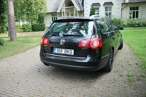 Volkswagen Passat B6 2.0TDI DSG 125kW (5 foto / 10)