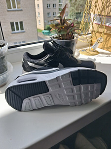 Новые кроссовки (3 фото из 4)